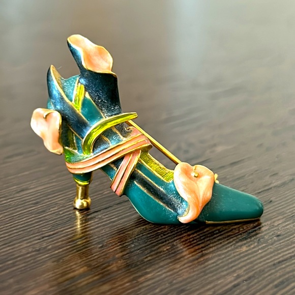 Kenneth Jay Lane Jewelry - VTG KJL Art Deco Style Gold and Enamel Shoe Brooch, green, signed